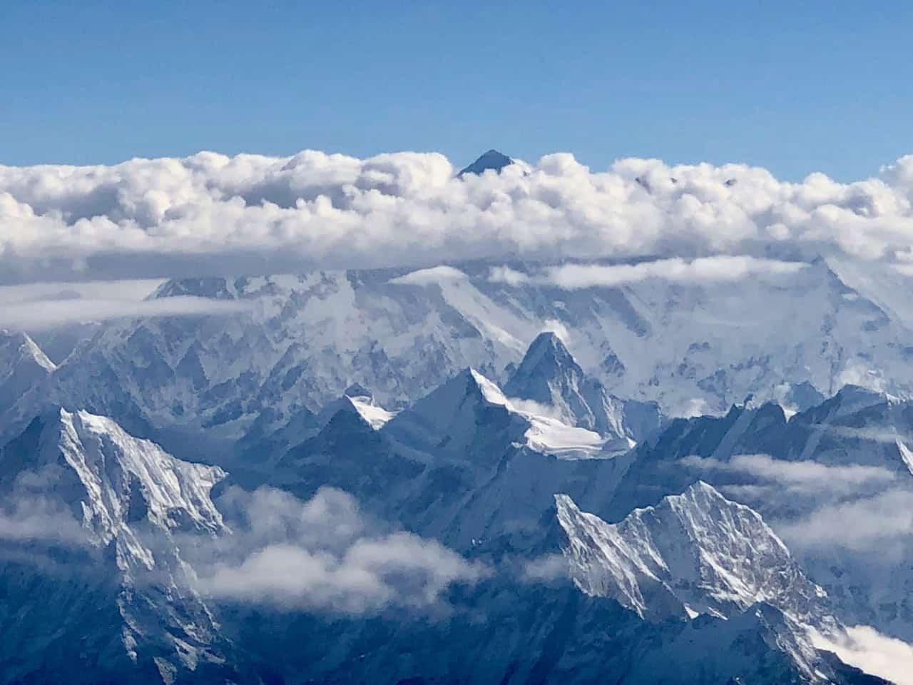 You are currently viewing दुनिया की सबसे ऊंची चोटी क्यों हो रही और ऊंची?